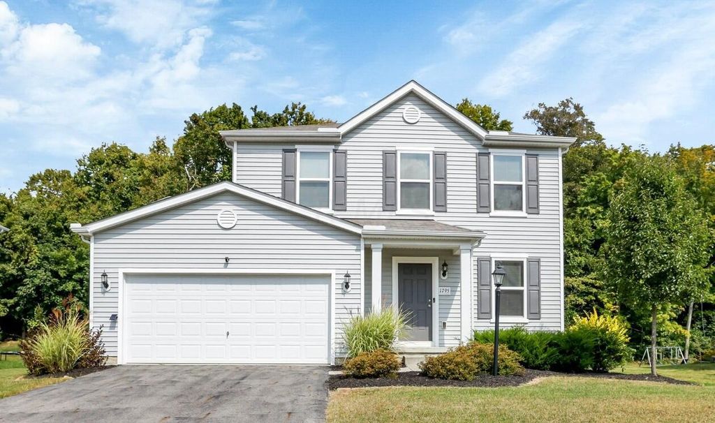 Photo for 1795 Keela Drive, Pataskala, OH 43062 (MLS # 223030667)