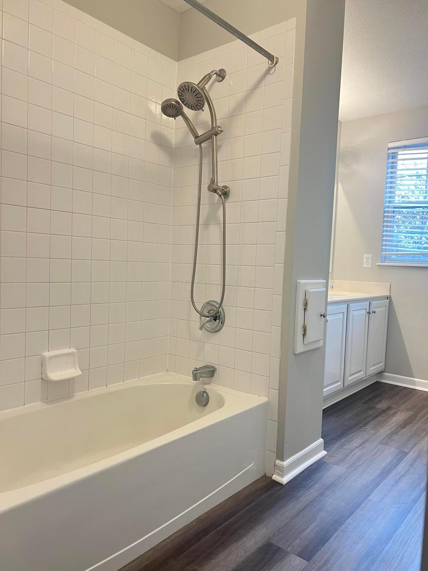 4238 Greensbury Drive, New Albany, Ohio image 19