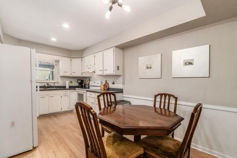 Tiny photo for 582 E Lincoln Avenue, Columbus, OH 43214 (MLS # 225044976)