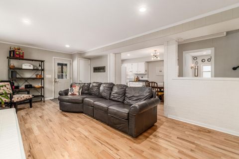 Tiny photo for 582 E Lincoln Avenue, Columbus, OH 43214 (MLS # 225044976)