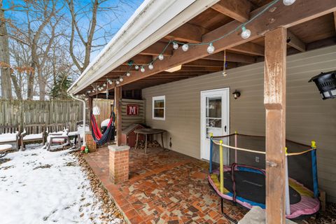 Tiny photo for 582 E Lincoln Avenue, Columbus, OH 43214 (MLS # 225044976)