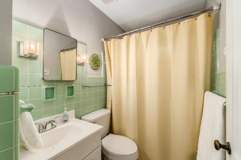 Tiny photo for 582 E Lincoln Avenue, Columbus, OH 43214 (MLS # 225044976)