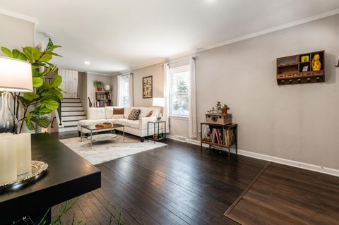 Tiny photo for 582 E Lincoln Avenue, Columbus, OH 43214 (MLS # 225044976)