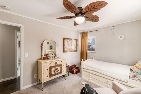 Tiny photo for 582 E Lincoln Avenue, Columbus, OH 43214 (MLS # 225044976)