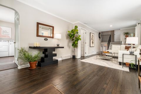 Tiny photo for 582 E Lincoln Avenue, Columbus, OH 43214 (MLS # 225044976)