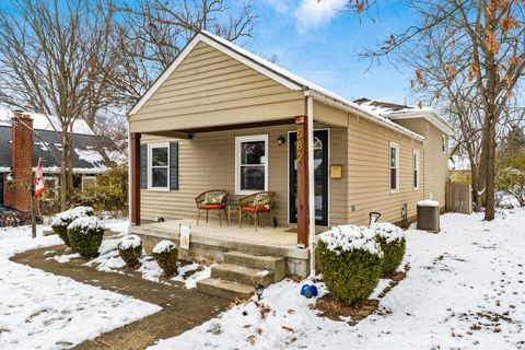 Tiny photo for 582 E Lincoln Avenue, Columbus, OH 43214 (MLS # 225044976)