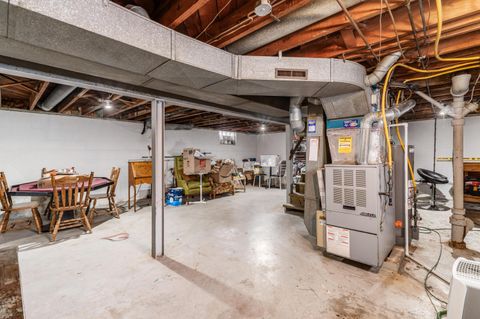 Tiny photo for 582 E Lincoln Avenue, Columbus, OH 43214 (MLS # 225044976)