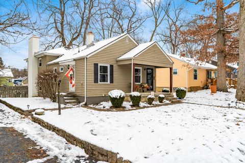 Tiny photo for 582 E Lincoln Avenue, Columbus, OH 43214 (MLS # 225044976)