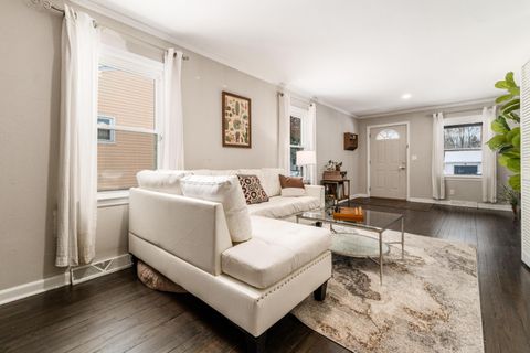 Tiny photo for 582 E Lincoln Avenue, Columbus, OH 43214 (MLS # 225044976)