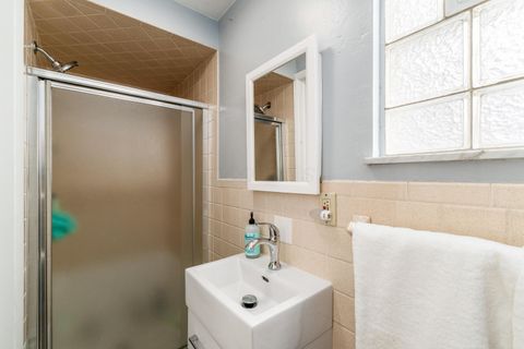 Tiny photo for 582 E Lincoln Avenue, Columbus, OH 43214 (MLS # 225044976)