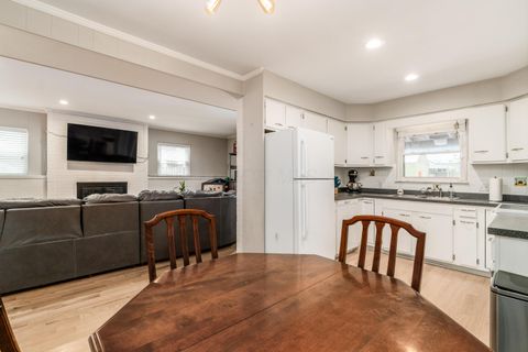 Tiny photo for 582 E Lincoln Avenue, Columbus, OH 43214 (MLS # 225044976)