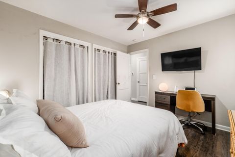 Tiny photo for 582 E Lincoln Avenue, Columbus, OH 43214 (MLS # 225044976)