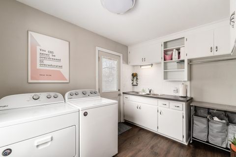 Tiny photo for 582 E Lincoln Avenue, Columbus, OH 43214 (MLS # 225044976)