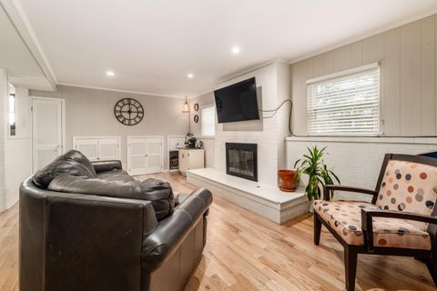 Tiny photo for 582 E Lincoln Avenue, Columbus, OH 43214 (MLS # 225044976)