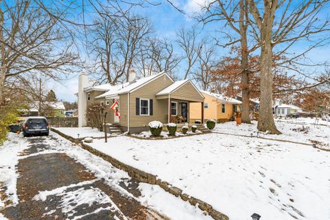 Tiny photo for 582 E Lincoln Avenue, Columbus, OH 43214 (MLS # 225044976)