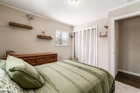 Tiny photo for 582 E Lincoln Avenue, Columbus, OH 43214 (MLS # 225044976)