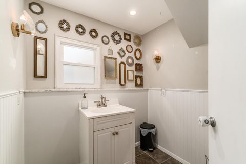 Tiny photo for 582 E Lincoln Avenue, Columbus, OH 43214 (MLS # 225044976)