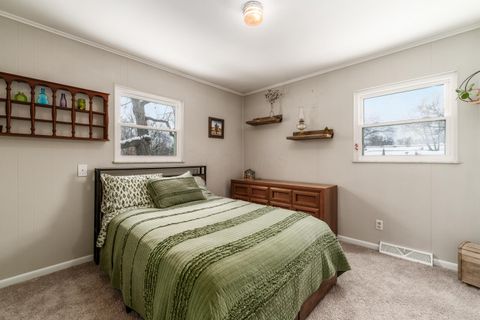 Tiny photo for 582 E Lincoln Avenue, Columbus, OH 43214 (MLS # 225044976)