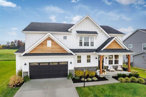 Photo of 579 Courtright Drive E, Pickerington, OH 43147 (MLS # 225042500)