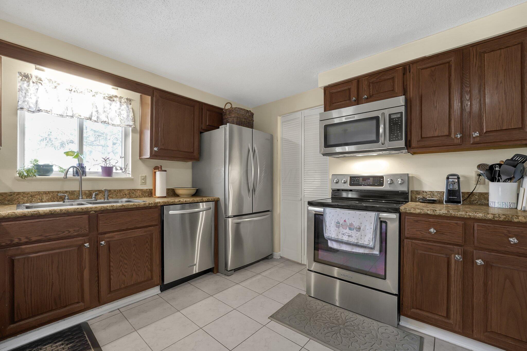 3676 Santiago Drive, Westerville, Ohio image 7