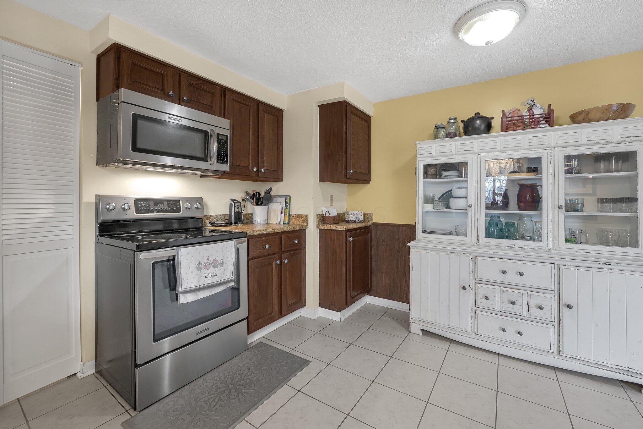 3676 Santiago Drive, Westerville, Ohio image 8