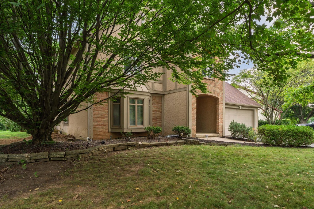 Photo of 358 Glen Meadow Court, Dublin, OH 43017 (MLS # 226029204)