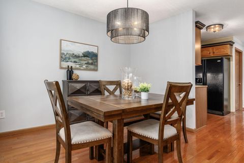 Tiny photo for 365 Sycamore Woods Lane, Columbus, OH 43230 (MLS # 226007357)