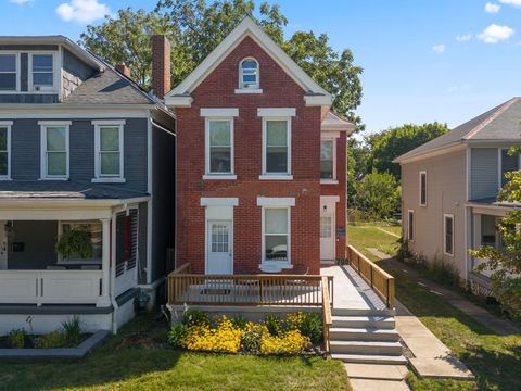 Photo of 700 S Champion Avenue, Columbus, OH 43205 (MLS # 226003045)