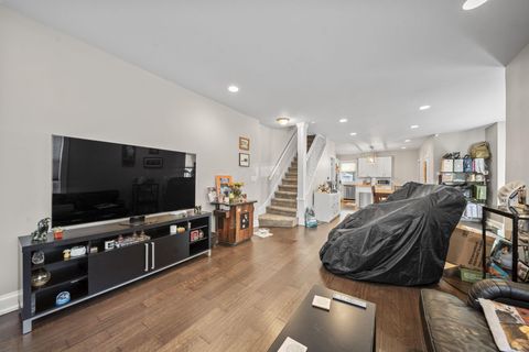 Tiny photo for 700 S Champion Avenue, Columbus, OH 43205 (MLS # 226003045)