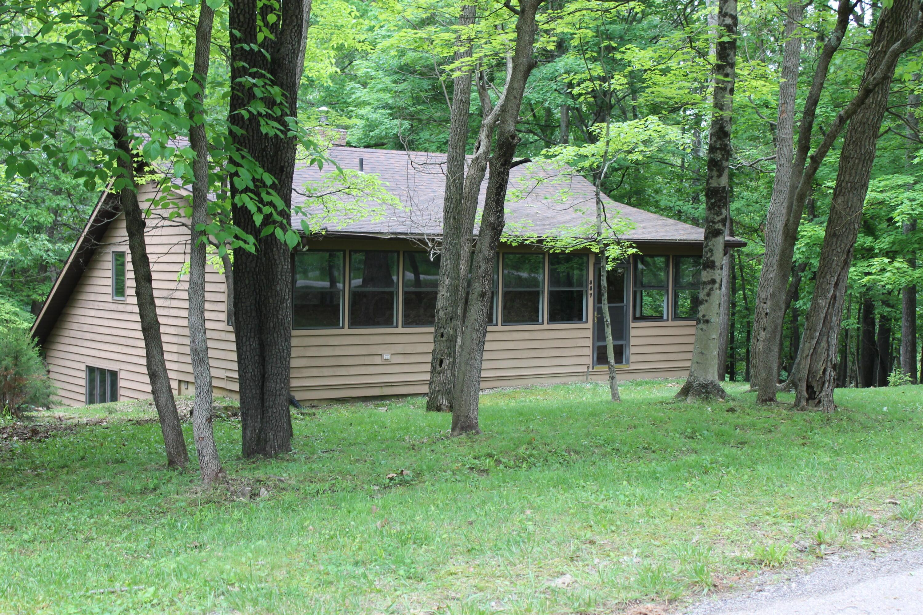 387 Mohican Lane, Sugar Grove, Ohio image 3