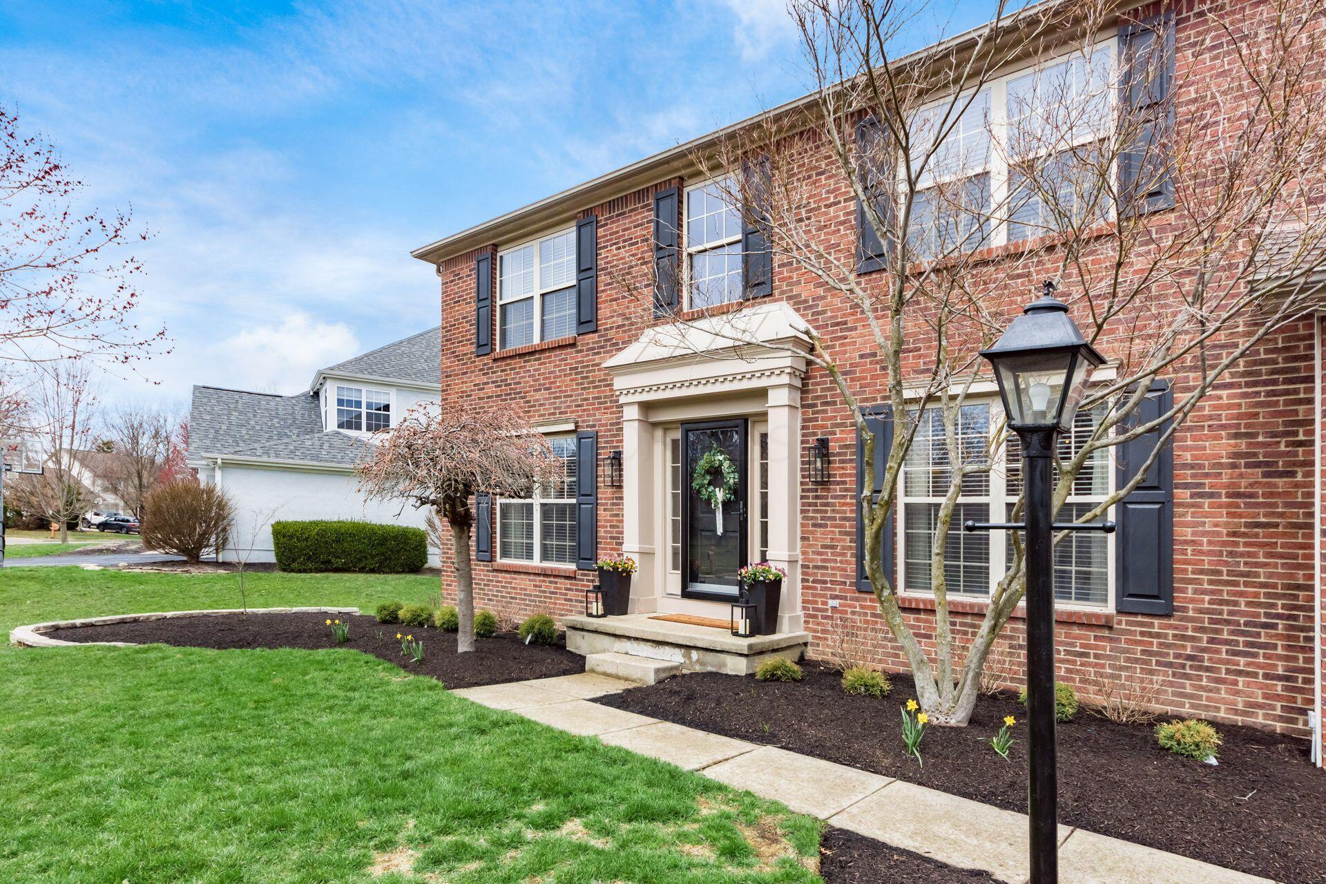 2282 Bryton Drive, Powell, Ohio image 2