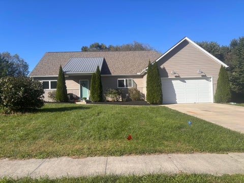Photo of 38 Buttercup Court SW, Pataskala, OH 43062 (MLS # 226036820)
