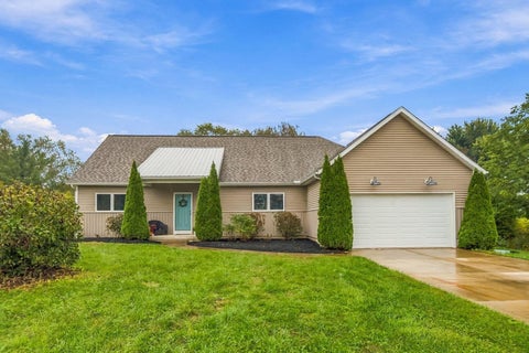 Photo of 38 Buttercup Court SW, Pataskala, OH 43062 (MLS # 226036820)