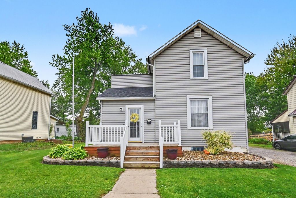 Photo of 427 Wallace Avenue, Bucyrus, OH 44820 (MLS # 226014829)