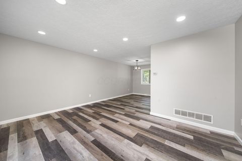 Tiny photo for 1971 New Market Drive, Grove City, OH 43123 (MLS # 226013969)