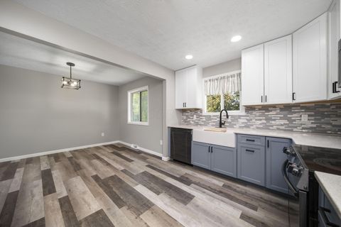 Tiny photo for 1971 New Market Drive, Grove City, OH 43123 (MLS # 226013969)