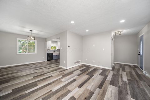 Tiny photo for 1971 New Market Drive, Grove City, OH 43123 (MLS # 226013969)