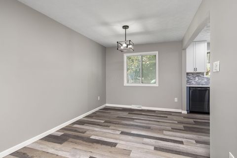 Tiny photo for 1971 New Market Drive, Grove City, OH 43123 (MLS # 226013969)