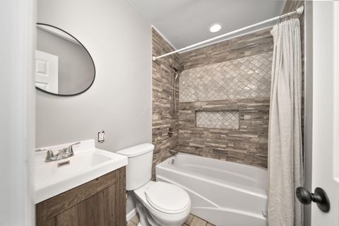 Tiny photo for 1971 New Market Drive, Grove City, OH 43123 (MLS # 226013969)