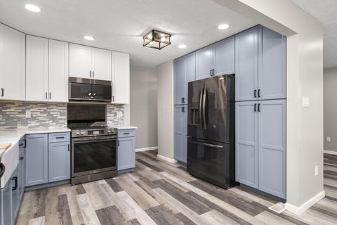 Tiny photo for 1971 New Market Drive, Grove City, OH 43123 (MLS # 226013969)