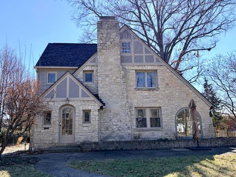 Photo of 2523 Sherwood Road, Columbus, OH 43209 (MLS # 226006293)
