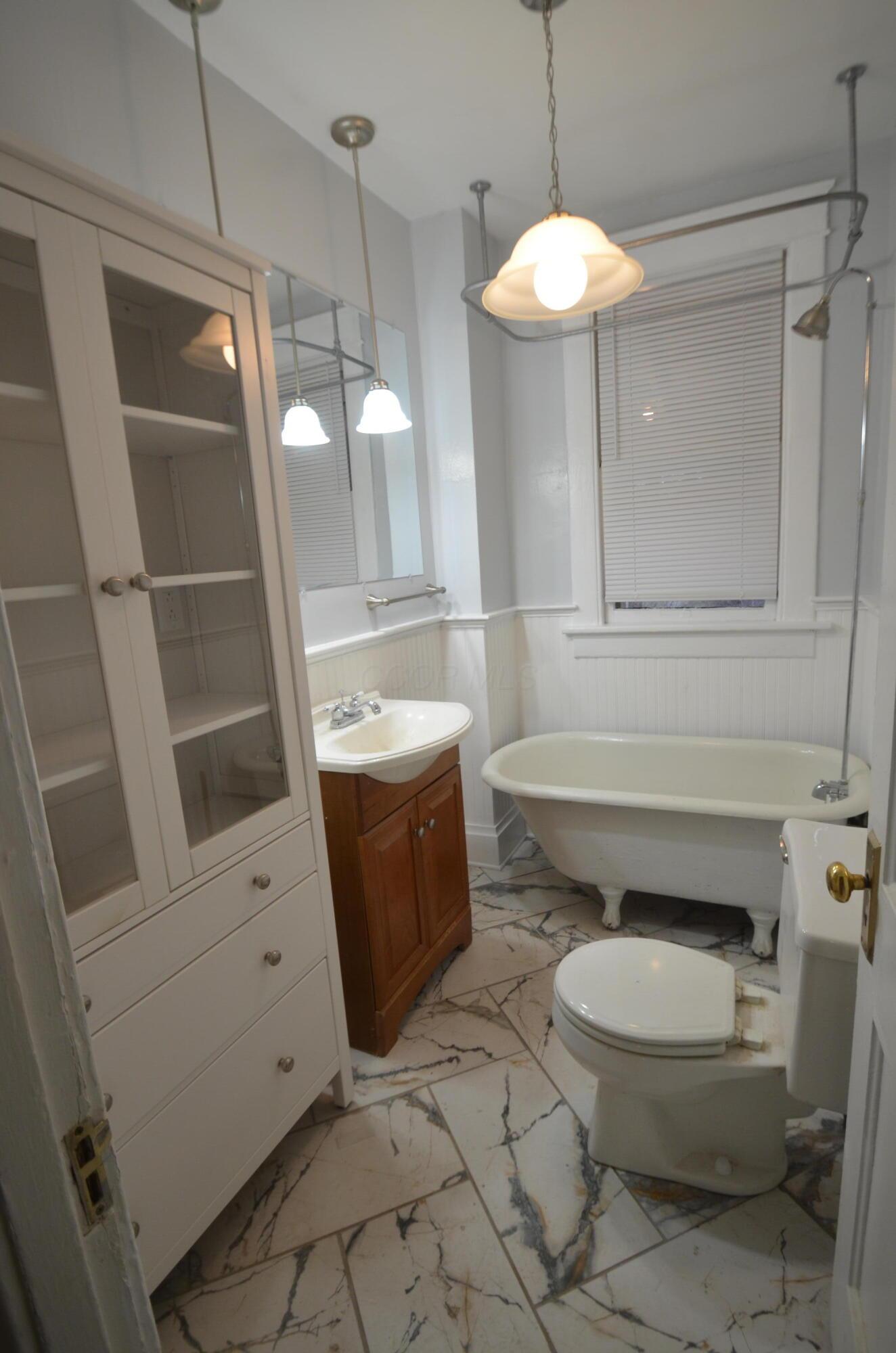 Columbus, Ohio 43201, United States, 2 Bedrooms Bedrooms, ,2 BathroomsBathrooms,Residential,Active,87501