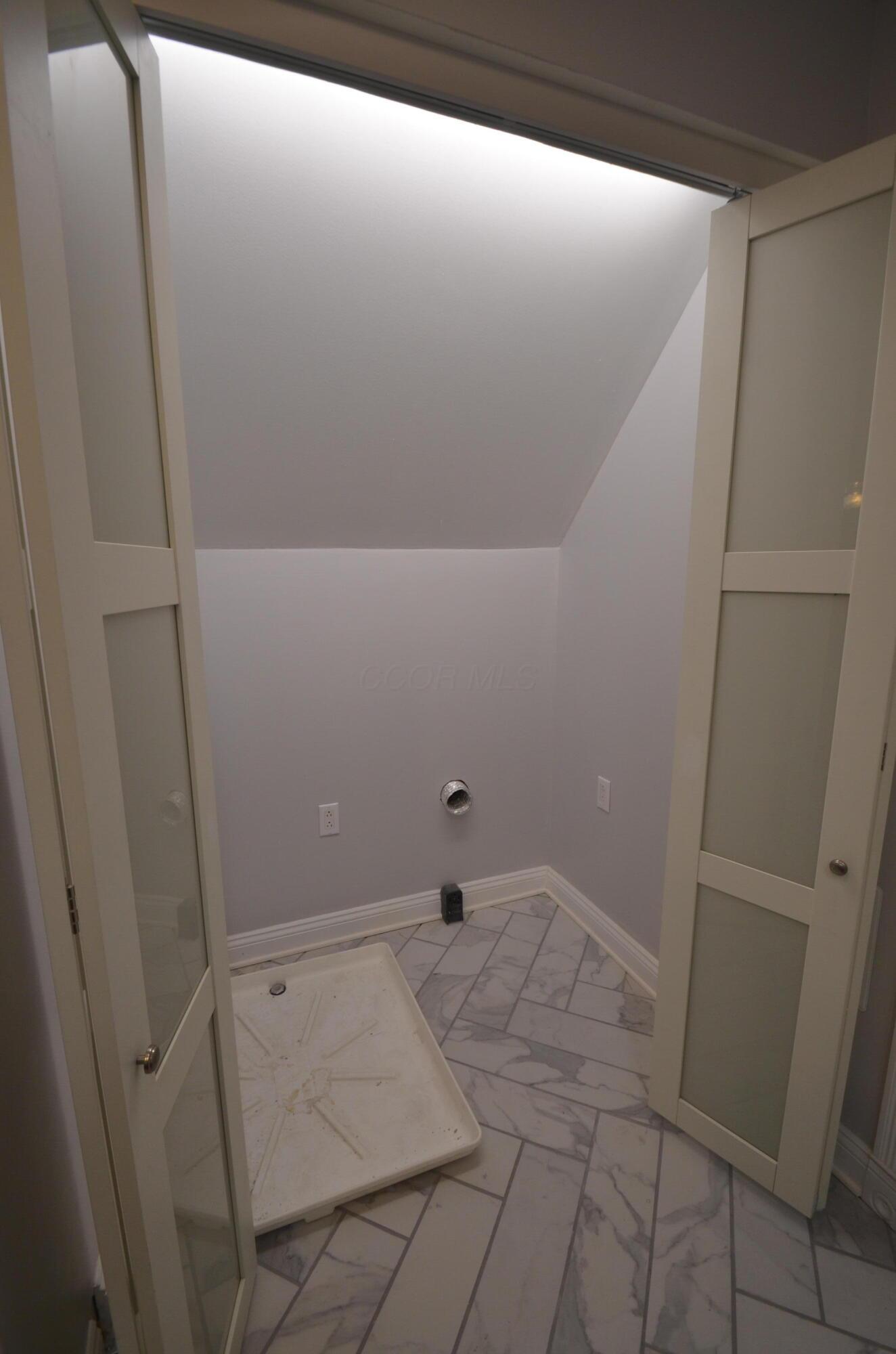 Columbus, Ohio 43201, United States, 2 Bedrooms Bedrooms, ,2 BathroomsBathrooms,Residential,Active,87501