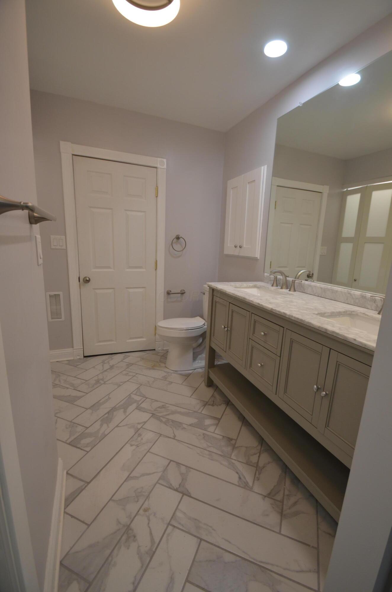 Columbus, Ohio 43201, United States, 2 Bedrooms Bedrooms, ,2 BathroomsBathrooms,Residential,Active,87501