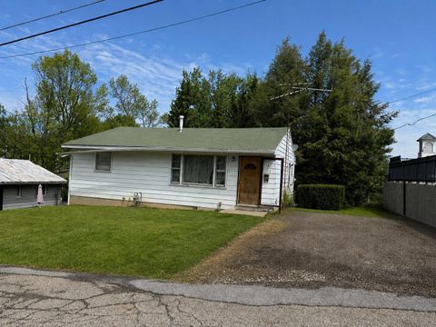 Photo of 18 W 2nd Street, Fredericktown, OH 43019 (MLS # 226017138)