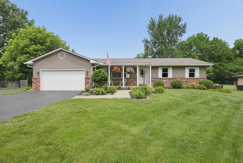 Photo of 214 Greenbrier Road, Sunbury, OH 43074 (MLS # 226021209)