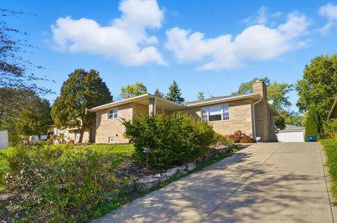Photo of 1896 Ormond Avenue, Columbus, OH 43224 (MLS # 225040151)