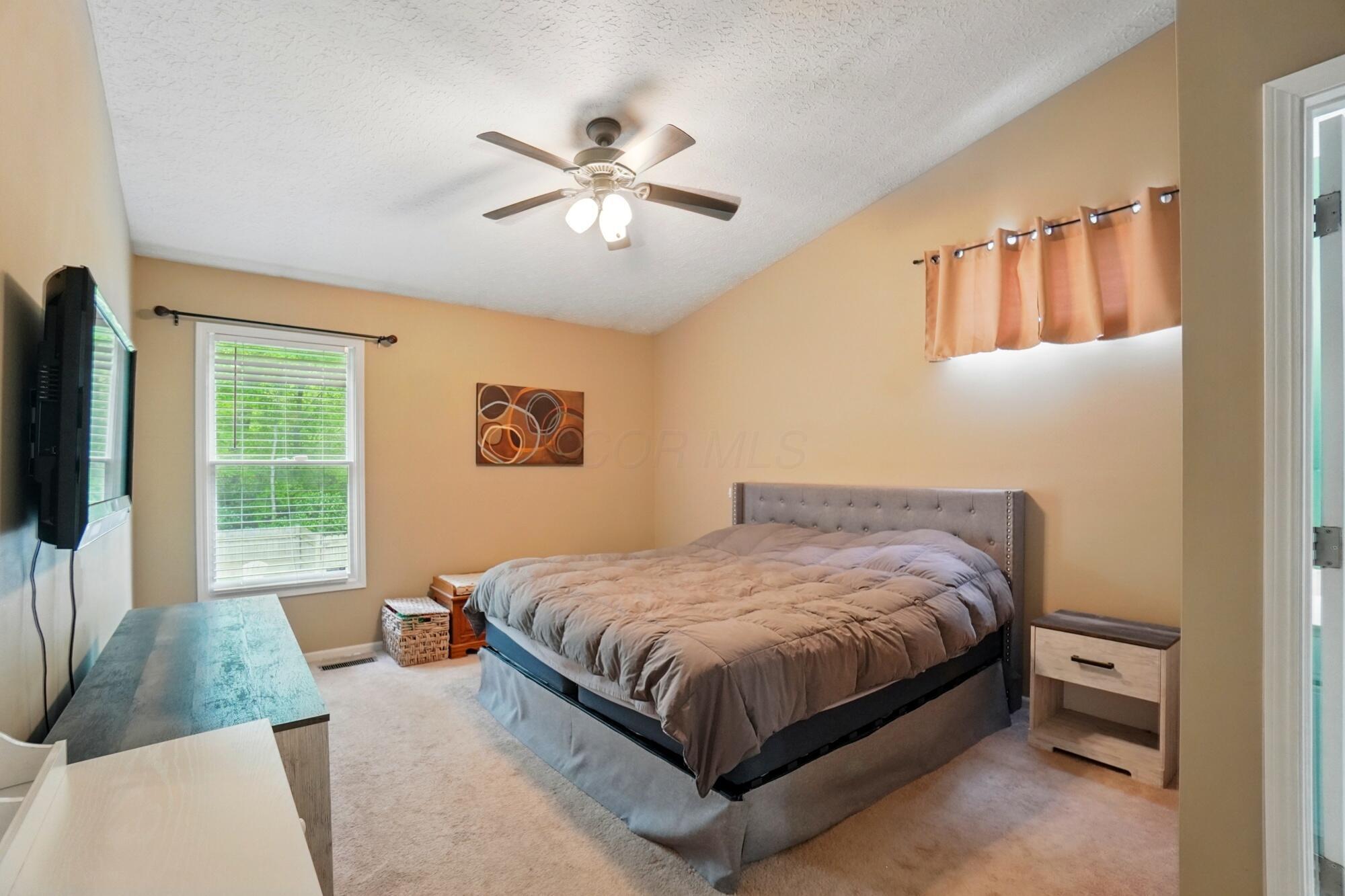 6963 Weurful Drive, Canal Winchester, Ohio image 12