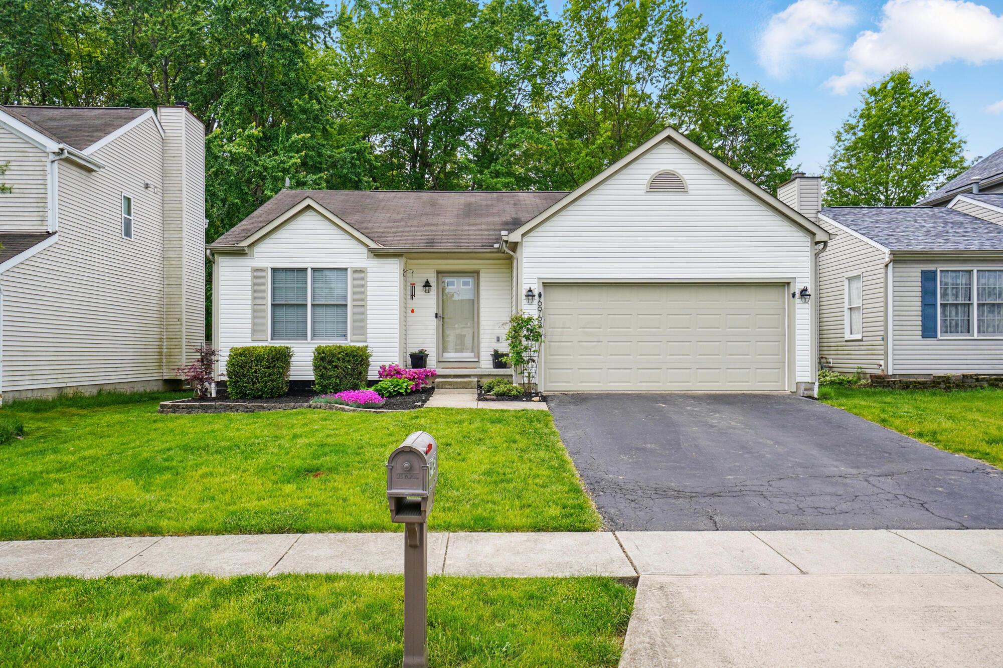 6963 Weurful Drive, Canal Winchester, Ohio image 1