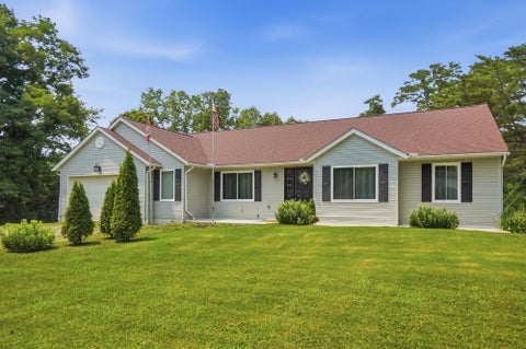 Photo of 228 Jones Avenue SW, Pataskala, OH 43062 (MLS # 226035797)